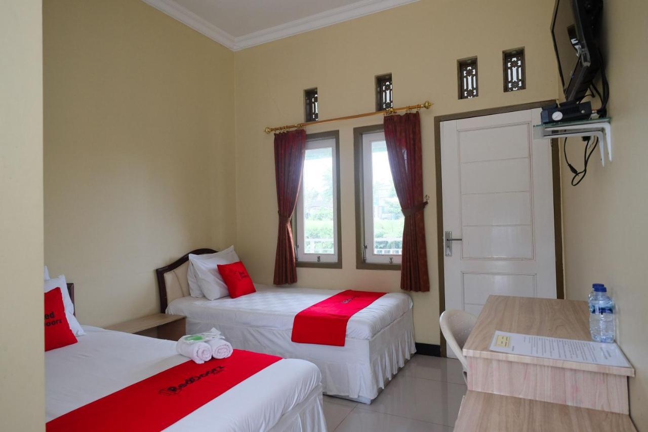 ホテル Reddoorz Syariah Near Taman Rekreasi Kalianget Wonosobo エクステリア 写真